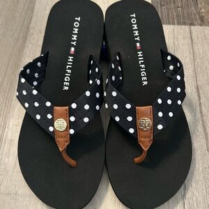 NWOT Tommy Hilfiger Navy and  White Polka Dot Flip Flops